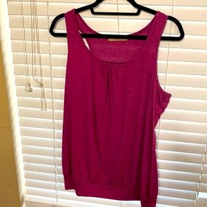 Woman’s sleeveless round neck loose fit racer back yoga tank top